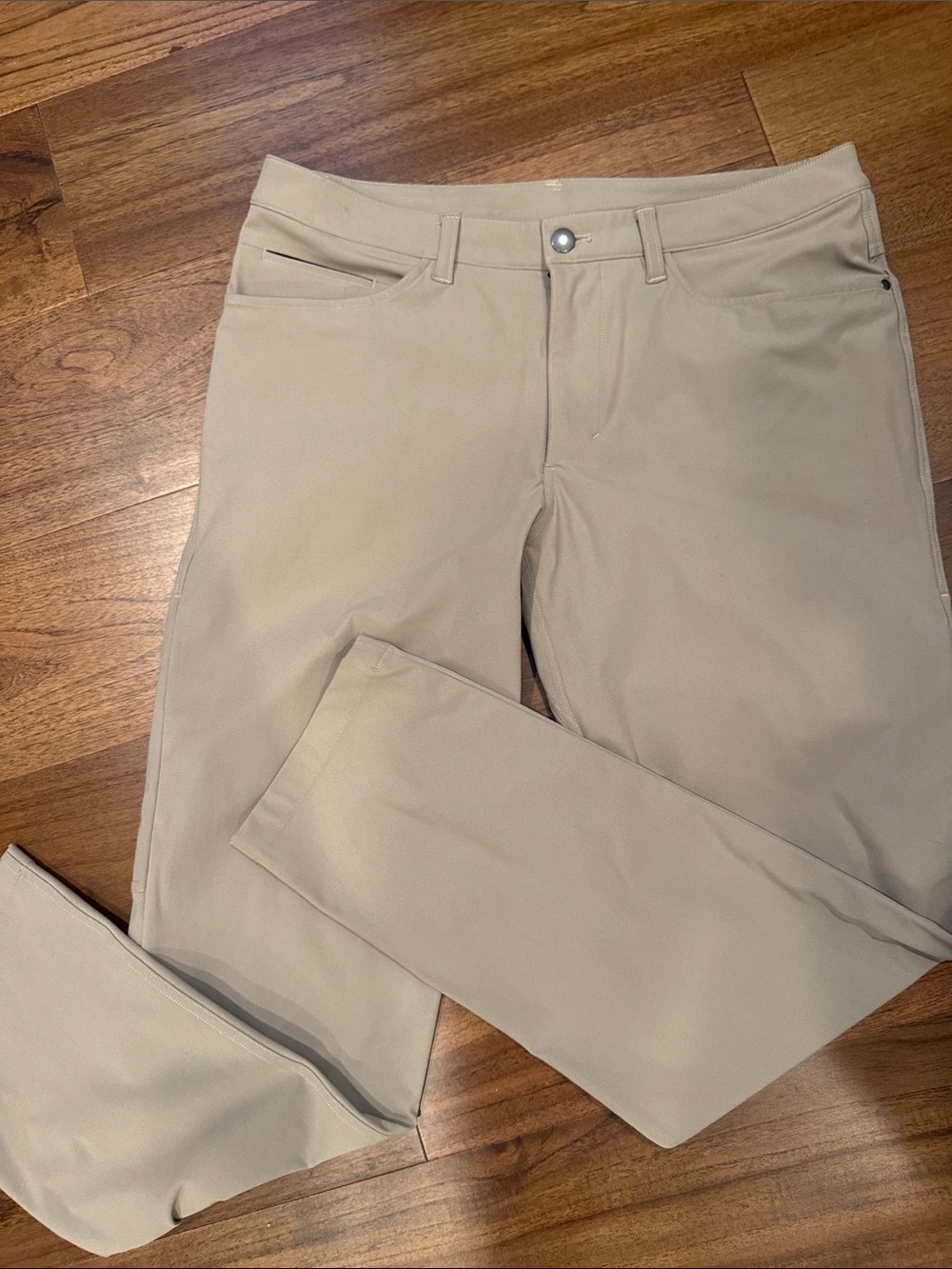 lululemon athletica Men's Khaki Stretch Chinos - Light Tan